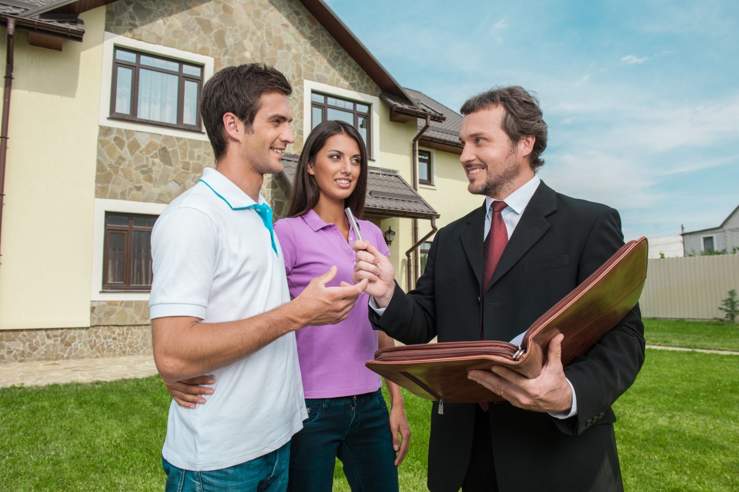 A selling agent, also known as a buyers agent, represents the buyer, helpin...